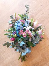 Last inn bildet i Galleri-visningsprogrammet, Bårebukett med kort