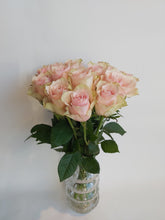 Last inn bildet i Galleri-visningsprogrammet, Rosebukett av våre kvalitetsroser
